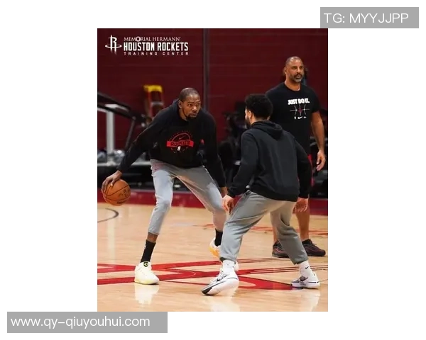 火箭队即将迎来六连客杜兰特训练专注申京展现微笑备战掘金与湖人