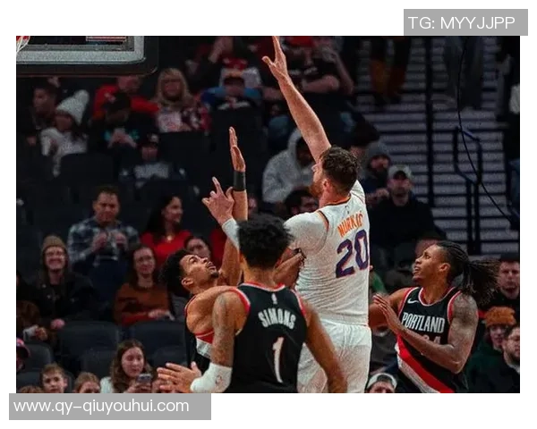 布克单骑难救主全场最高32分难阻对手逆袭第三节独得19分表现耀眼