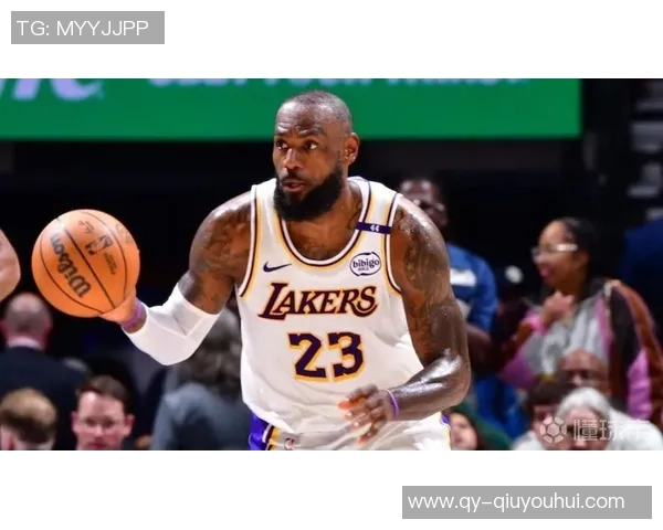 詹姆斯坚持训练与信念并肩作战期待重返赛场的坚定决心